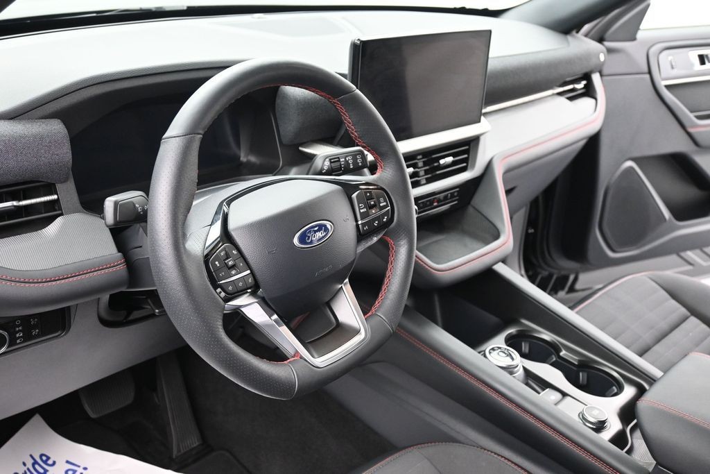 Ford Explorer Vehicle Full-screen Gallery Image 17