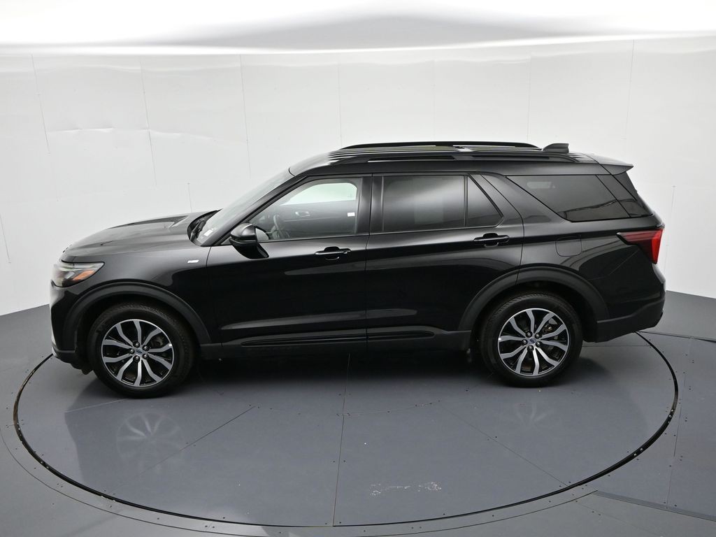 Ford Explorer Vehicle Full-screen Gallery Image 21