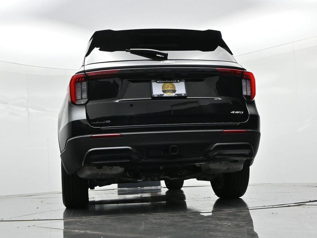 Ford Explorer Vehicle Full-screen Gallery Image 23