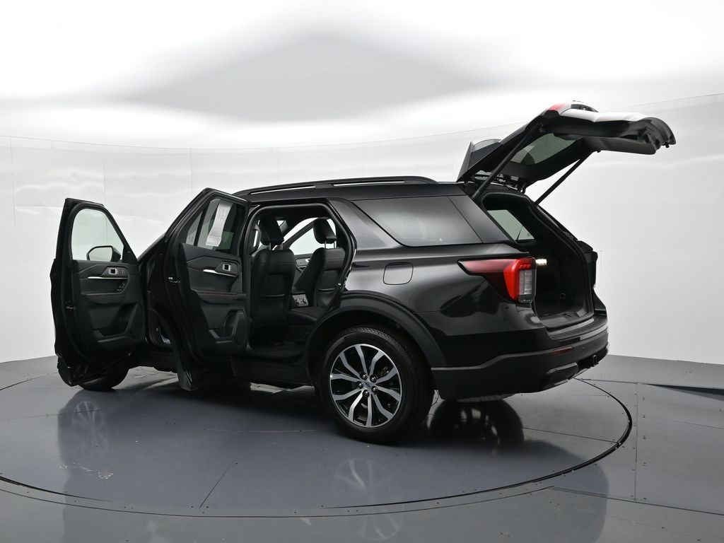 Ford Explorer Vehicle Full-screen Gallery Image 27