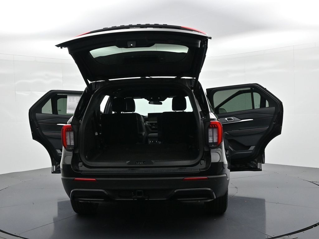 Ford Explorer Vehicle Full-screen Gallery Image 29
