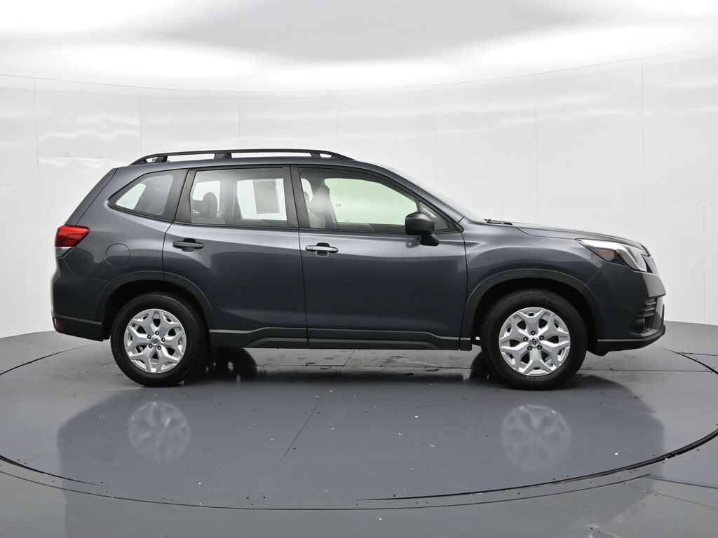 Subaru Forester Vehicle Full-screen Gallery Image 5