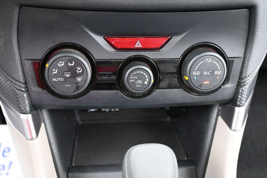 Subaru Forester Vehicle Full-screen Gallery Image 11