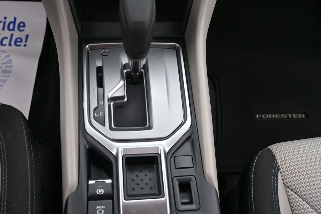 Subaru Forester Vehicle Full-screen Gallery Image 12