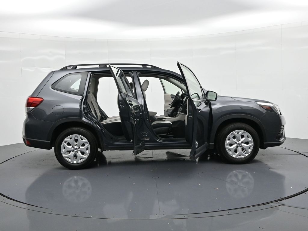 Subaru Forester Vehicle Full-screen Gallery Image 23