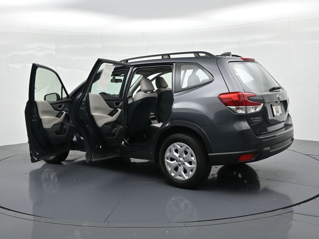 Subaru Forester Vehicle Full-screen Gallery Image 24
