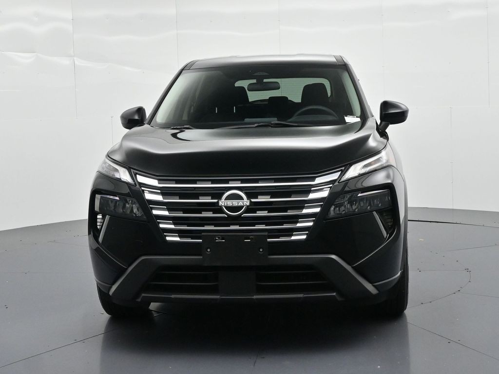 Nissan Rogue Vehicle Full-screen Gallery Image 03