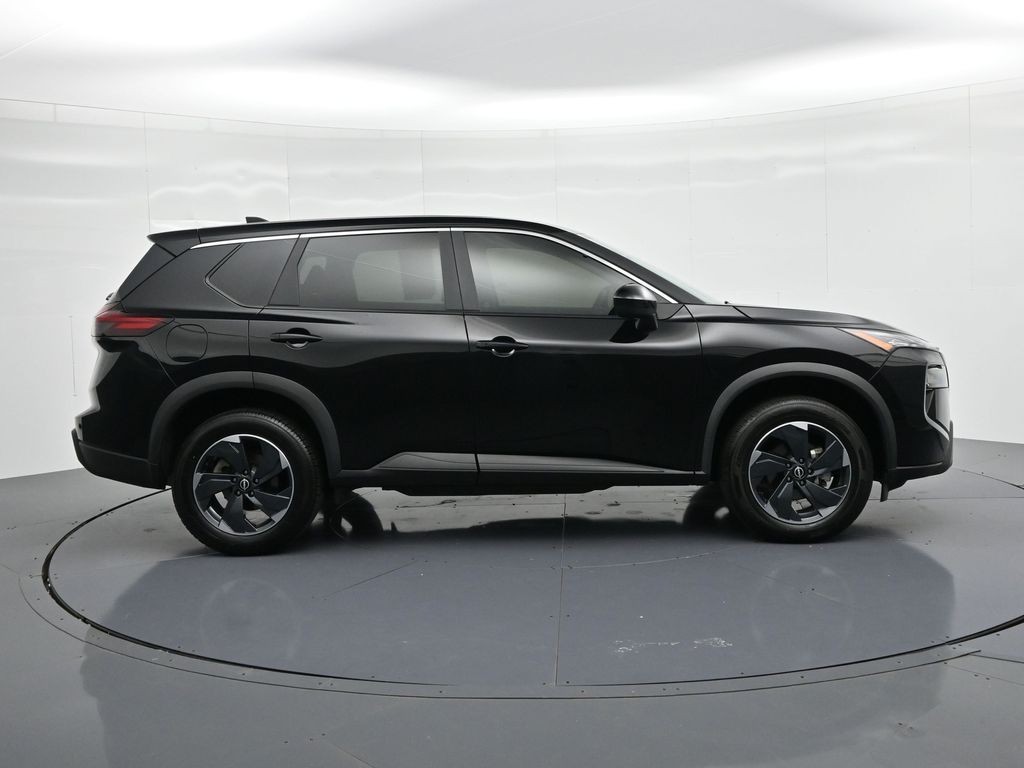 Nissan Rogue Vehicle Full-screen Gallery Image 05
