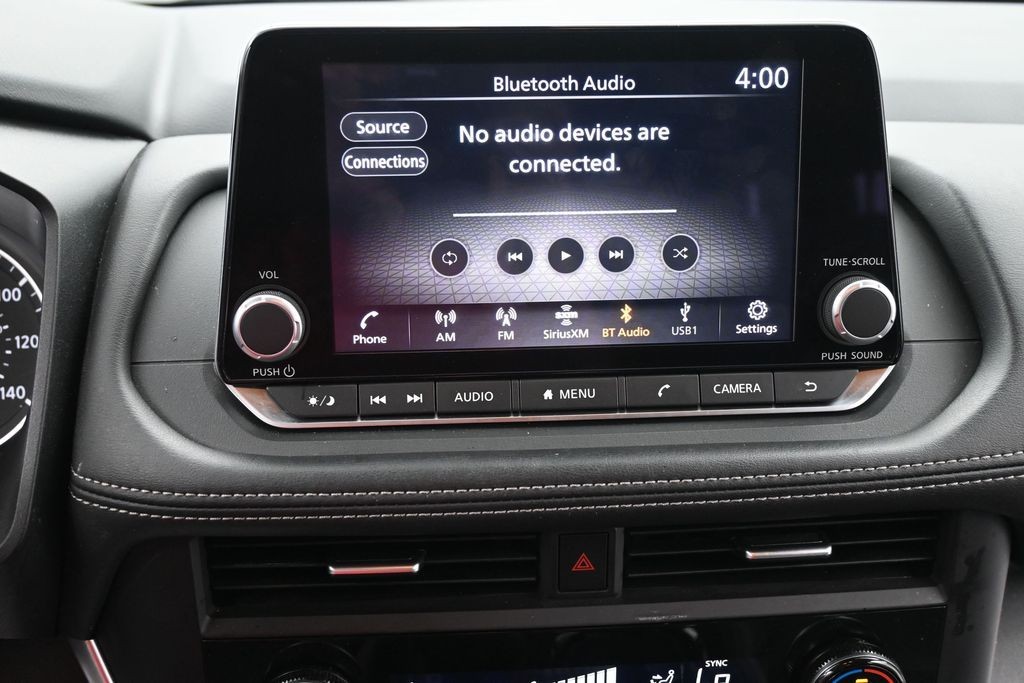 Nissan Rogue Vehicle Full-screen Gallery Image 10