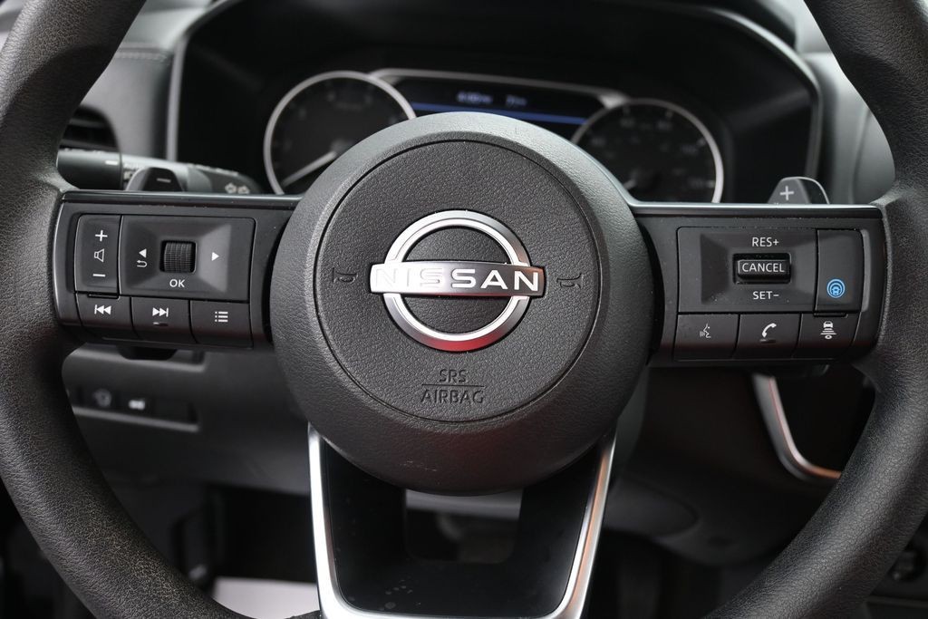Nissan Rogue Vehicle Full-screen Gallery Image 12