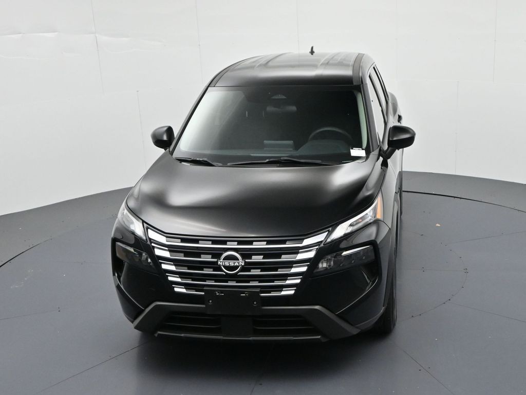 Nissan Rogue Vehicle Full-screen Gallery Image 15