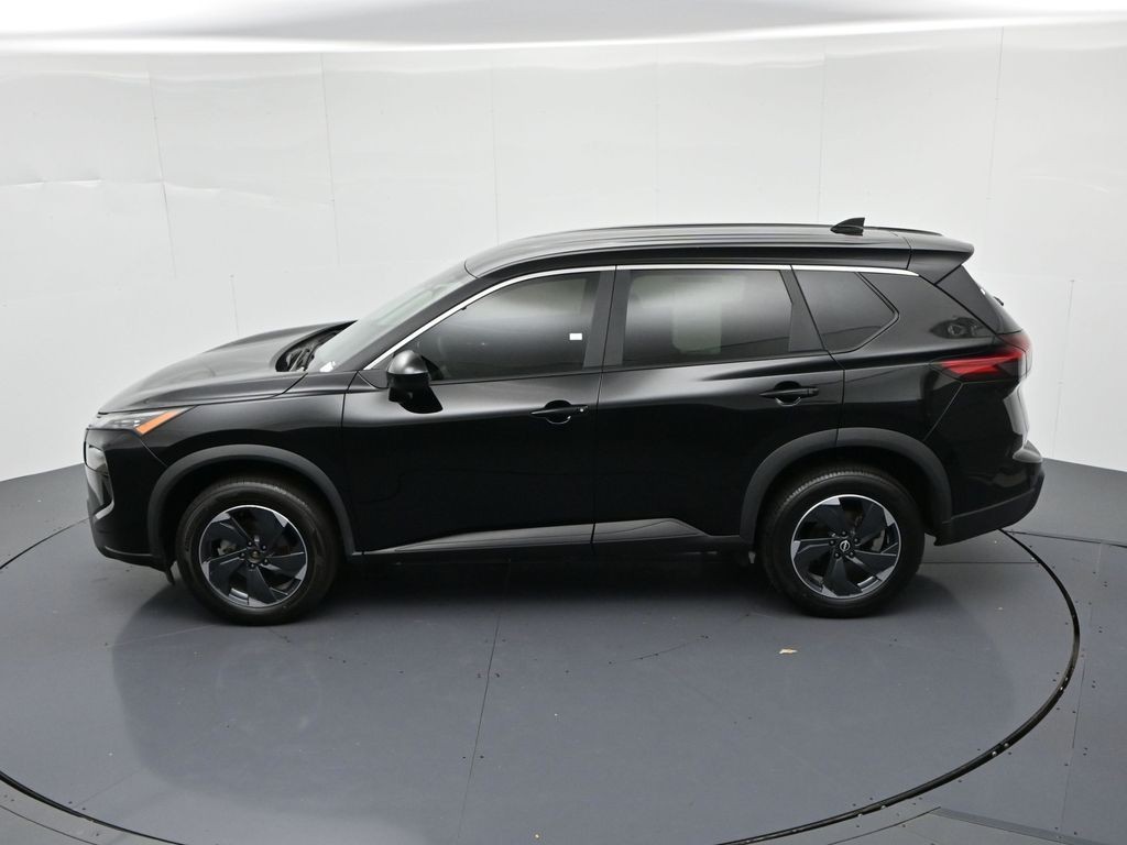 Nissan Rogue Vehicle Full-screen Gallery Image 17
