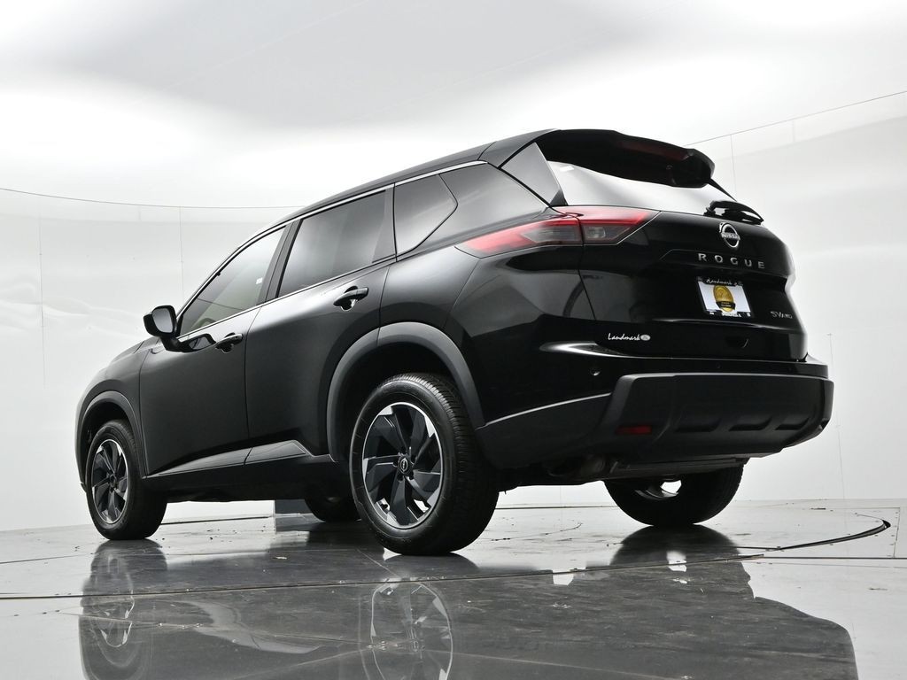Nissan Rogue Vehicle Full-screen Gallery Image 18