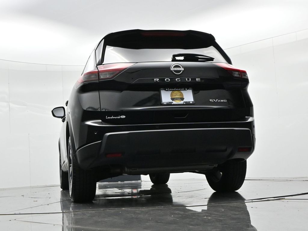 Nissan Rogue Vehicle Full-screen Gallery Image 19
