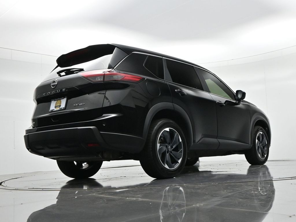Nissan Rogue Vehicle Full-screen Gallery Image 20