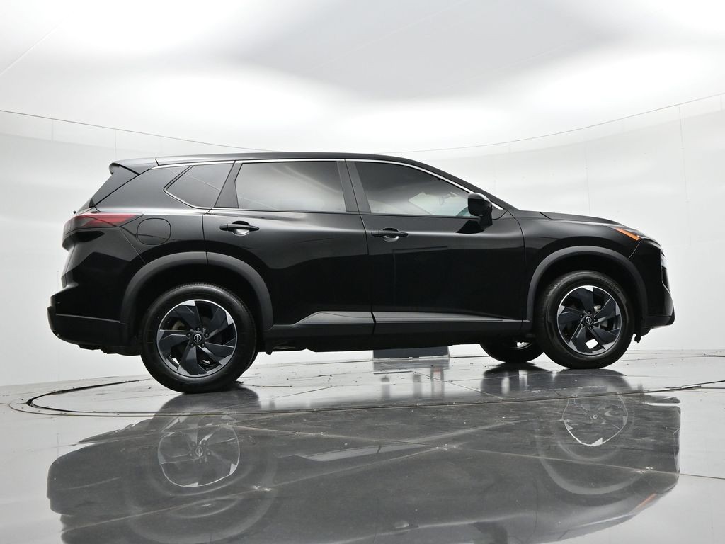 Nissan Rogue Vehicle Full-screen Gallery Image 21