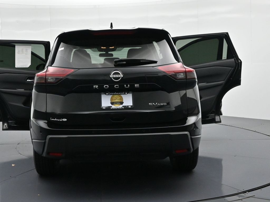 Nissan Rogue Vehicle Full-screen Gallery Image 25