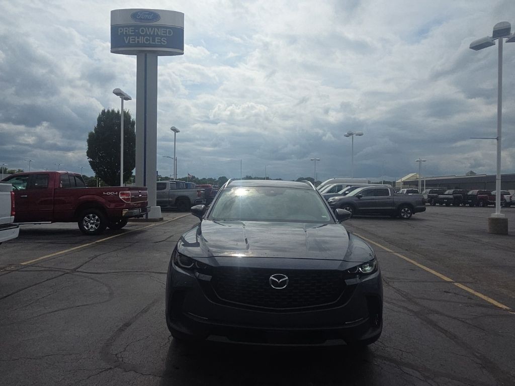 Mazda CX-50 Vehicle Full-screen Gallery Image 8