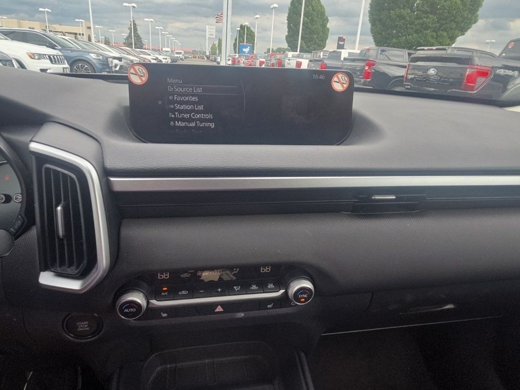 Mazda CX-50 Vehicle Full-screen Gallery Image 13