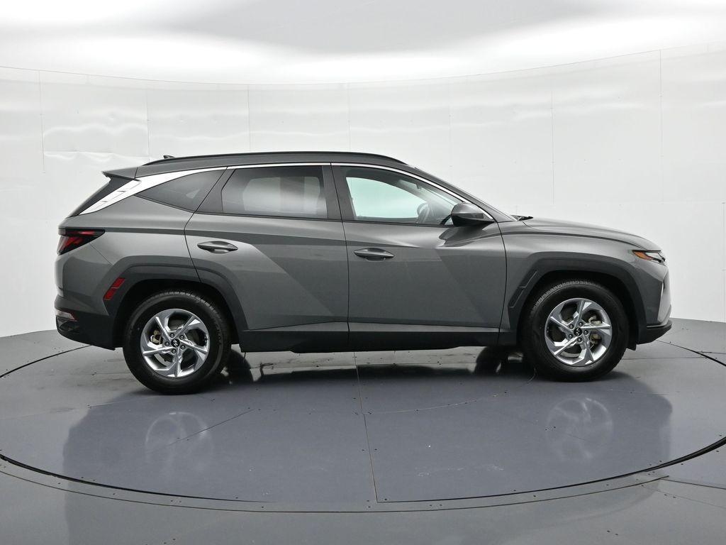 Hyundai Tucson Vehicle Full-screen Gallery Image 05