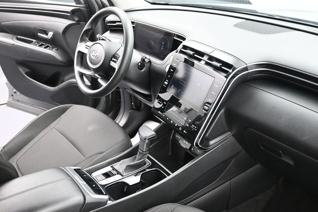 Hyundai Tucson Vehicle Full-screen Gallery Image 10