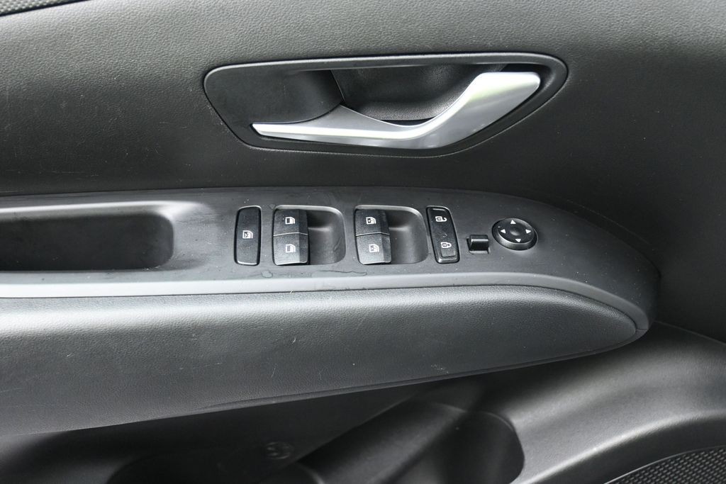 Hyundai Tucson Vehicle Full-screen Gallery Image 12