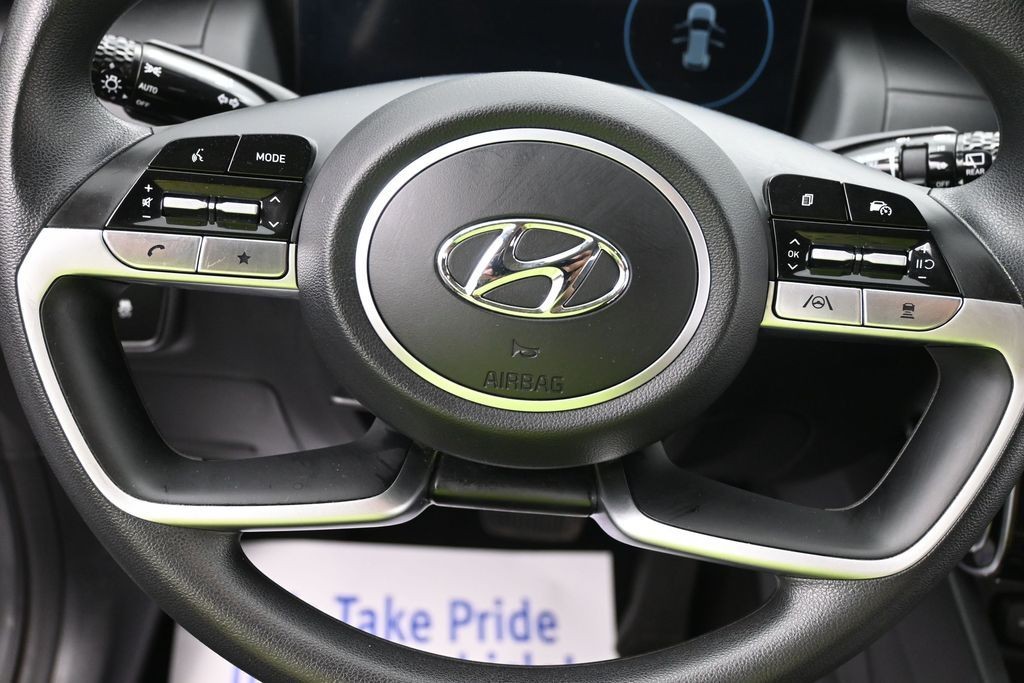 Hyundai Tucson Vehicle Full-screen Gallery Image 16