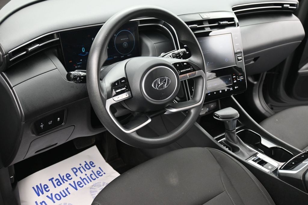 Hyundai Tucson Vehicle Full-screen Gallery Image 17