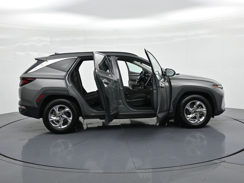 Hyundai Tucson Vehicle Full-screen Gallery Image 26