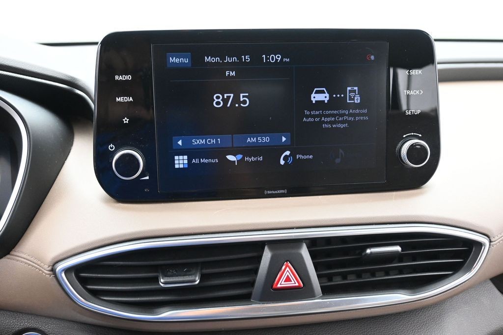 Hyundai Santa Fe Hybrid Vehicle Full-screen Gallery Image 11