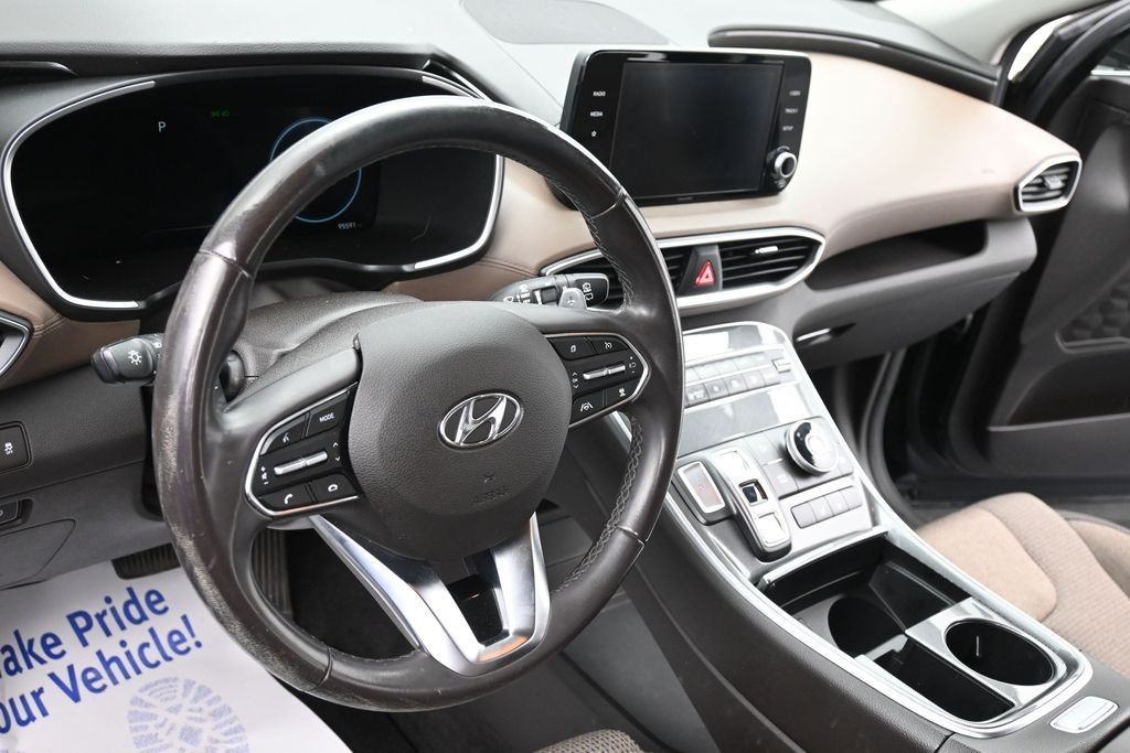 Hyundai Santa Fe Hybrid Vehicle Full-screen Gallery Image 14