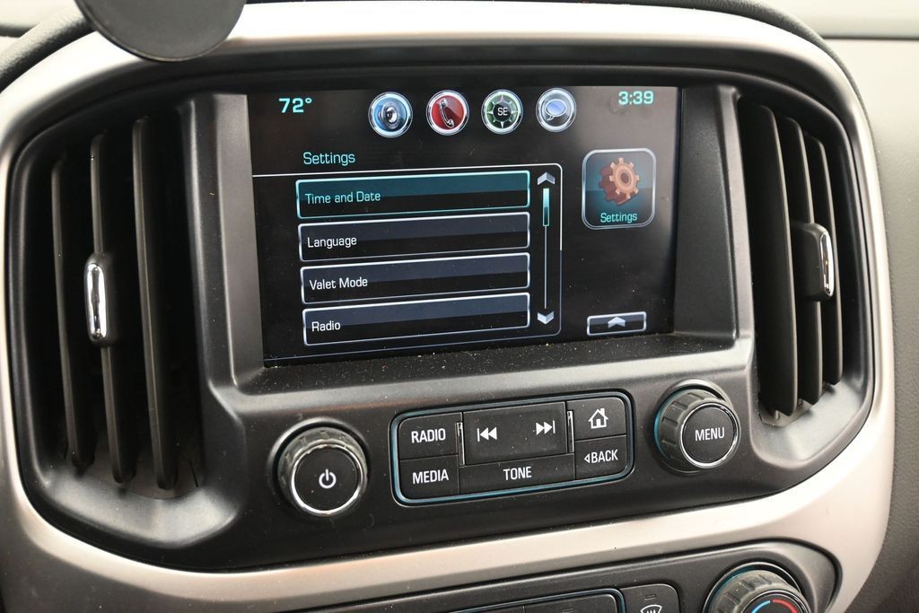 Chevrolet Colorado Vehicle Full-screen Gallery Image 12