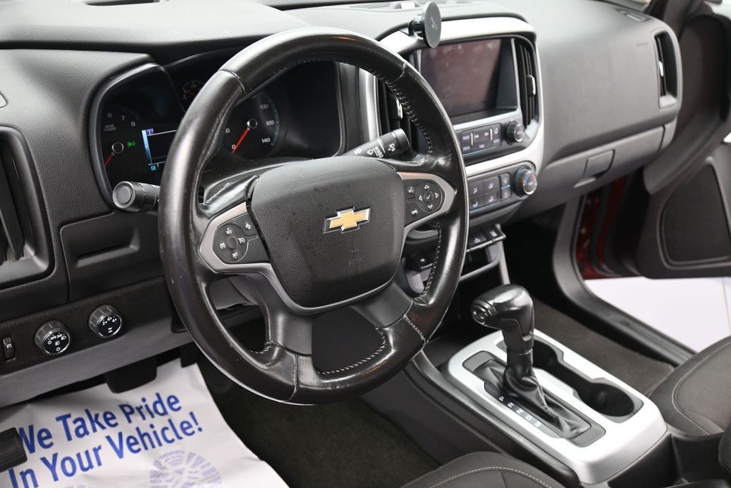 Chevrolet Colorado Vehicle Full-screen Gallery Image 15