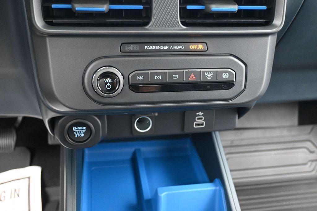 Ford Maverick Vehicle Full-screen Gallery Image 11