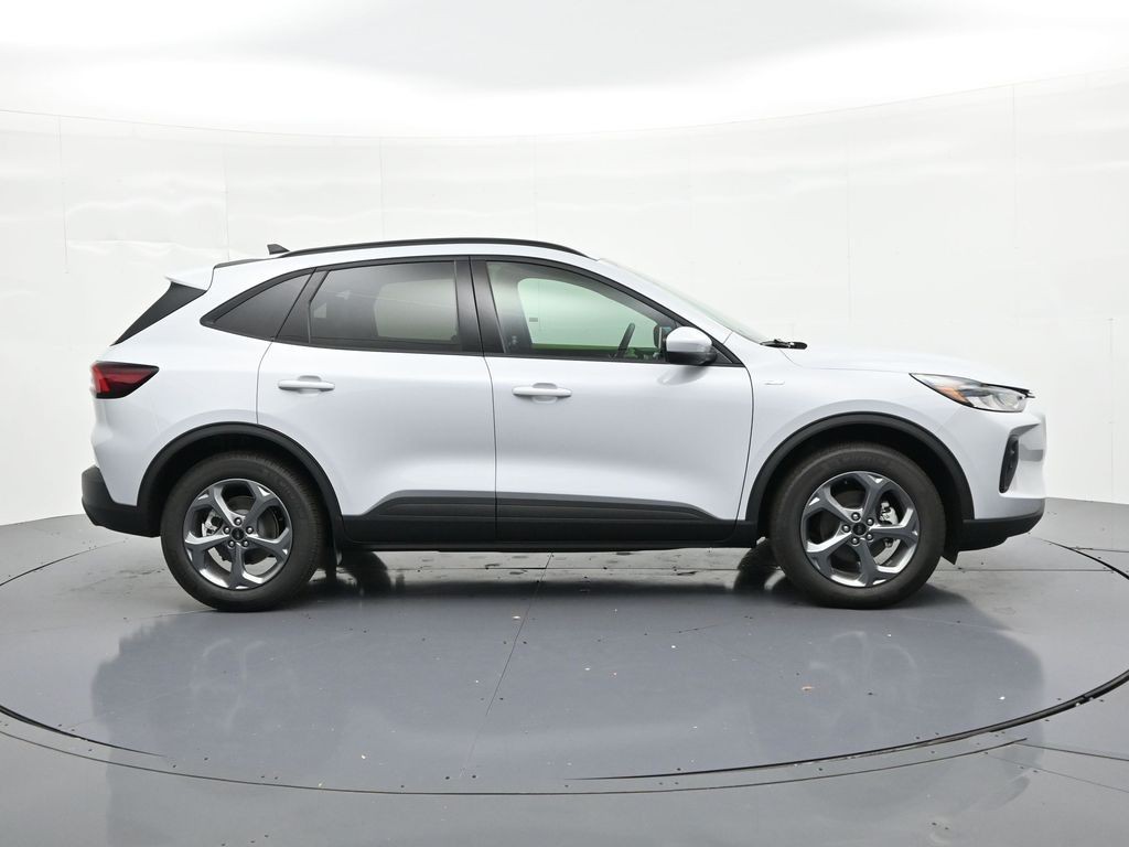 Ford Escape Hybrid Vehicle Full-screen Gallery Image 5