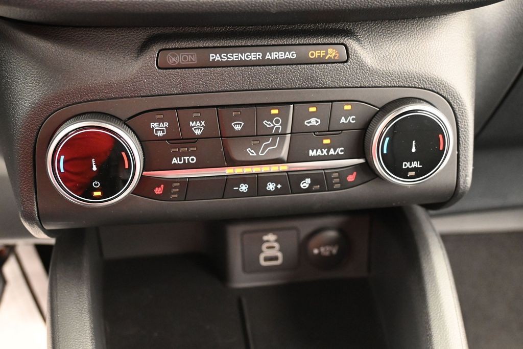 Ford Escape Hybrid Vehicle Full-screen Gallery Image 11
