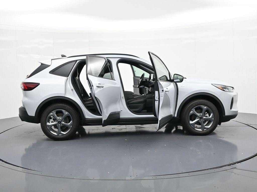 Ford Escape Hybrid Vehicle Full-screen Gallery Image 23
