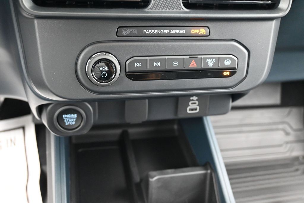 Ford Maverick Vehicle Full-screen Gallery Image 11