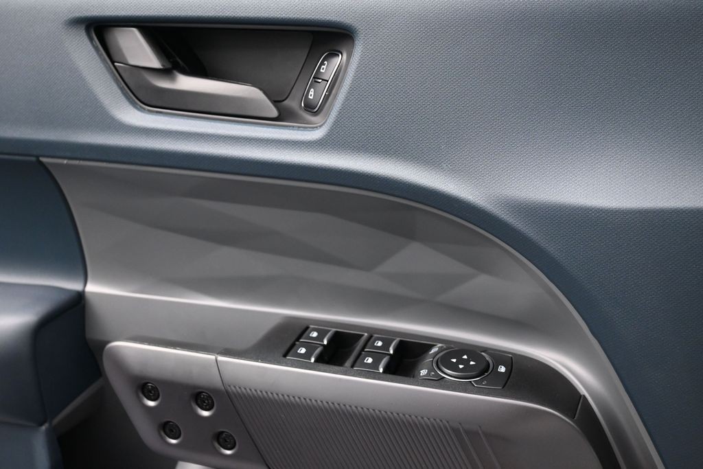 Ford Maverick Vehicle Full-screen Gallery Image 13