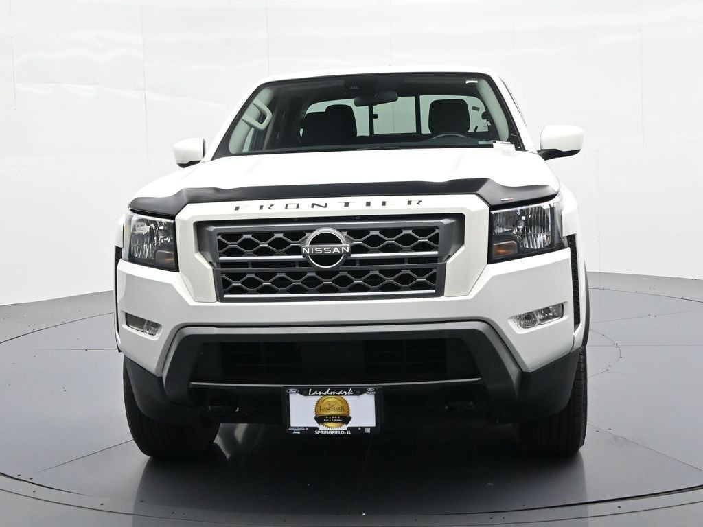 Nissan Frontier Vehicle Full-screen Gallery Image 03