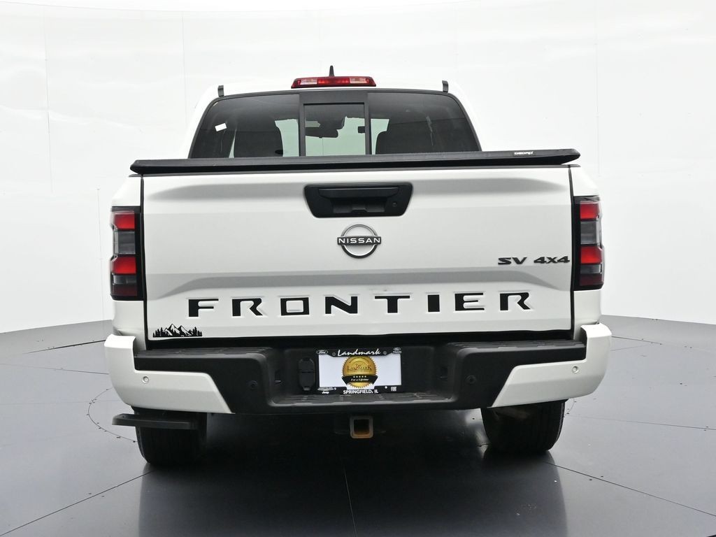 Nissan Frontier Vehicle Full-screen Gallery Image 07