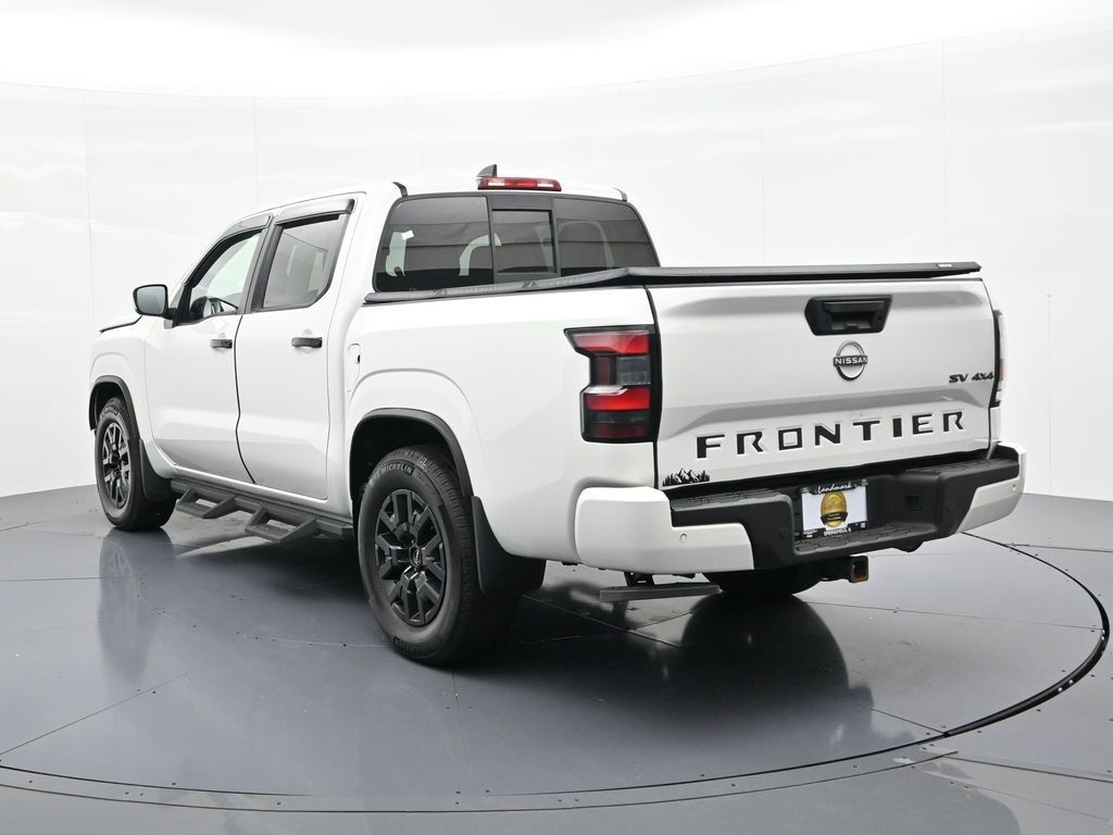 Nissan Frontier Vehicle Full-screen Gallery Image 08