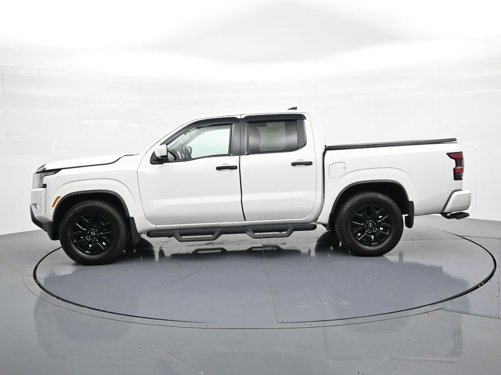 Nissan Frontier Vehicle Full-screen Gallery Image 09