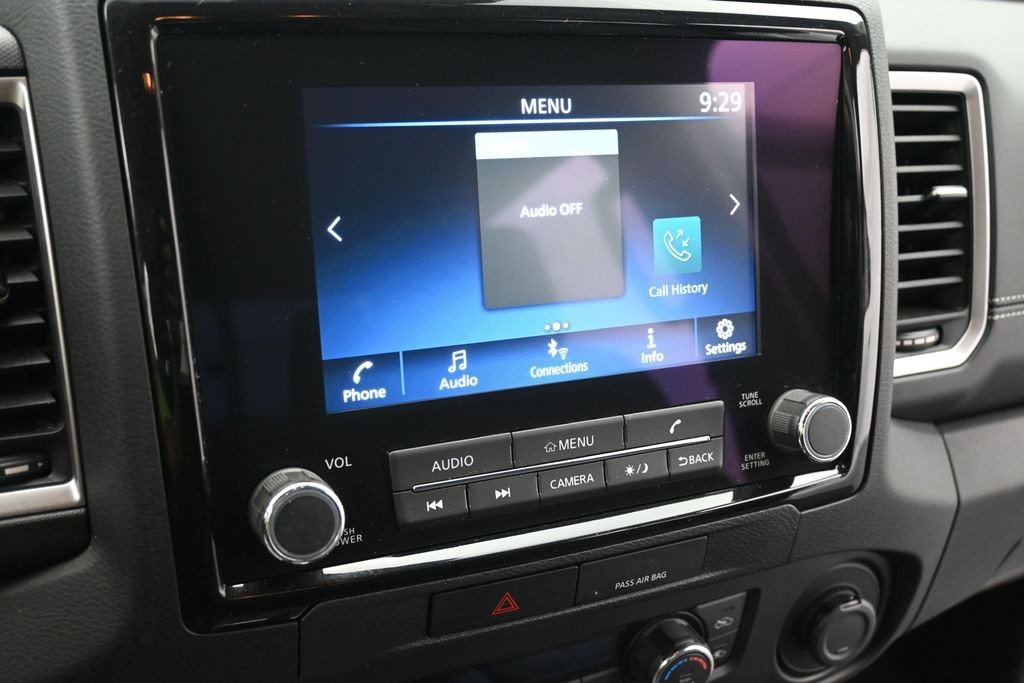 Nissan Frontier Vehicle Full-screen Gallery Image 13