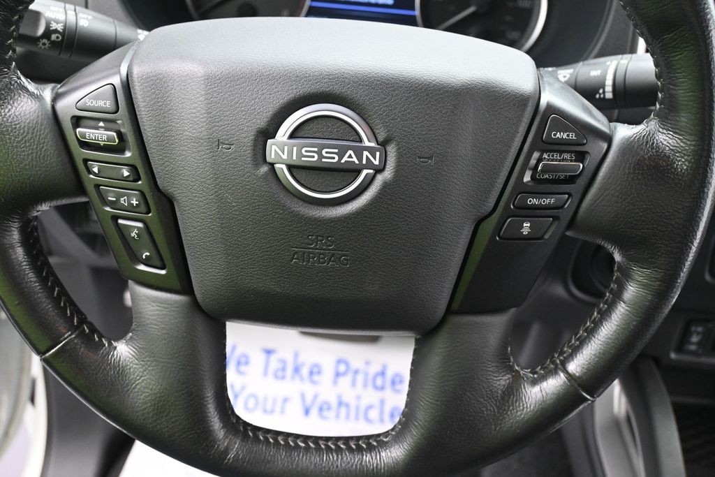 Nissan Frontier Vehicle Full-screen Gallery Image 15