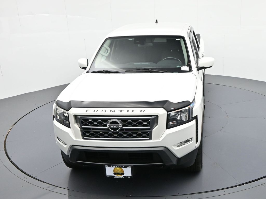 Nissan Frontier Vehicle Full-screen Gallery Image 18