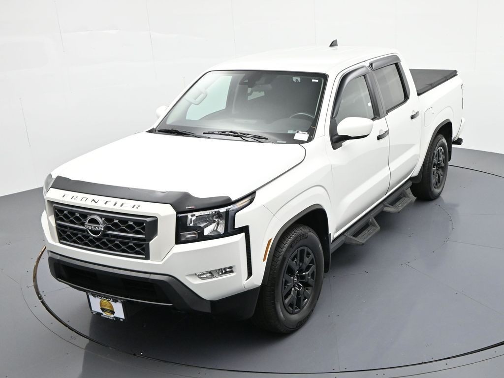 Nissan Frontier Vehicle Full-screen Gallery Image 19