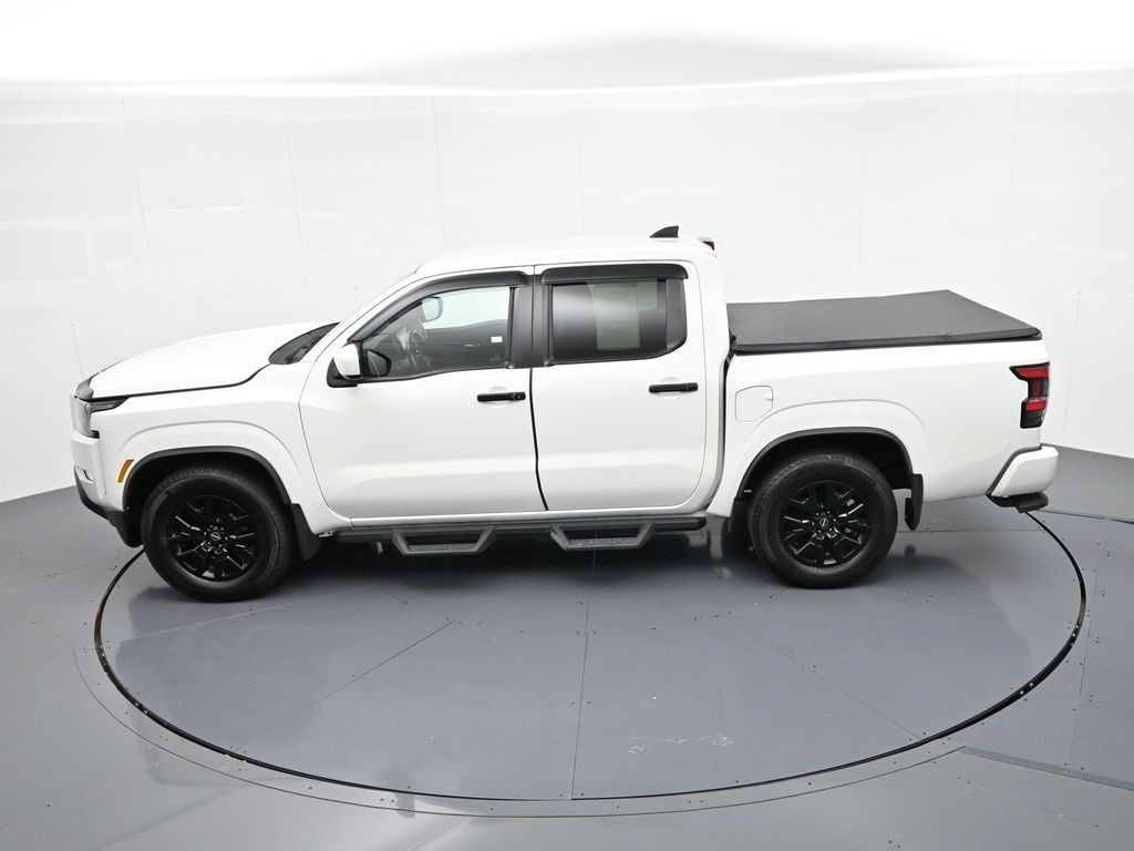 Nissan Frontier Vehicle Full-screen Gallery Image 20