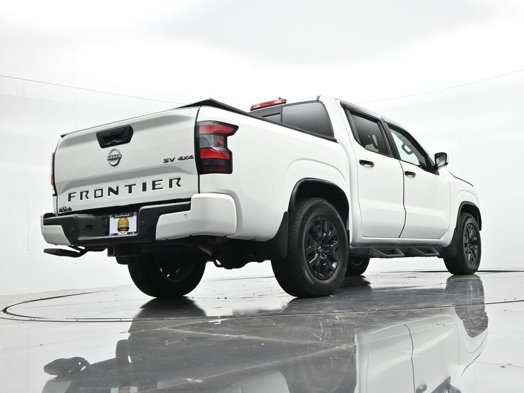Nissan Frontier Vehicle Full-screen Gallery Image 23