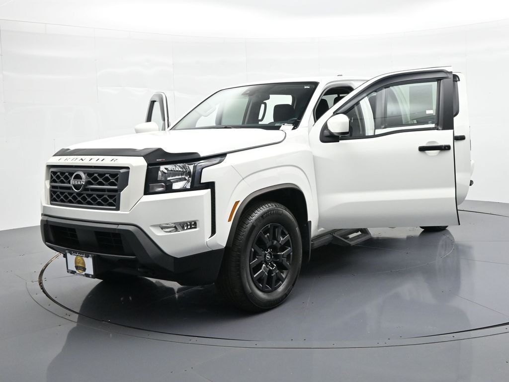 Nissan Frontier Vehicle Full-screen Gallery Image 27